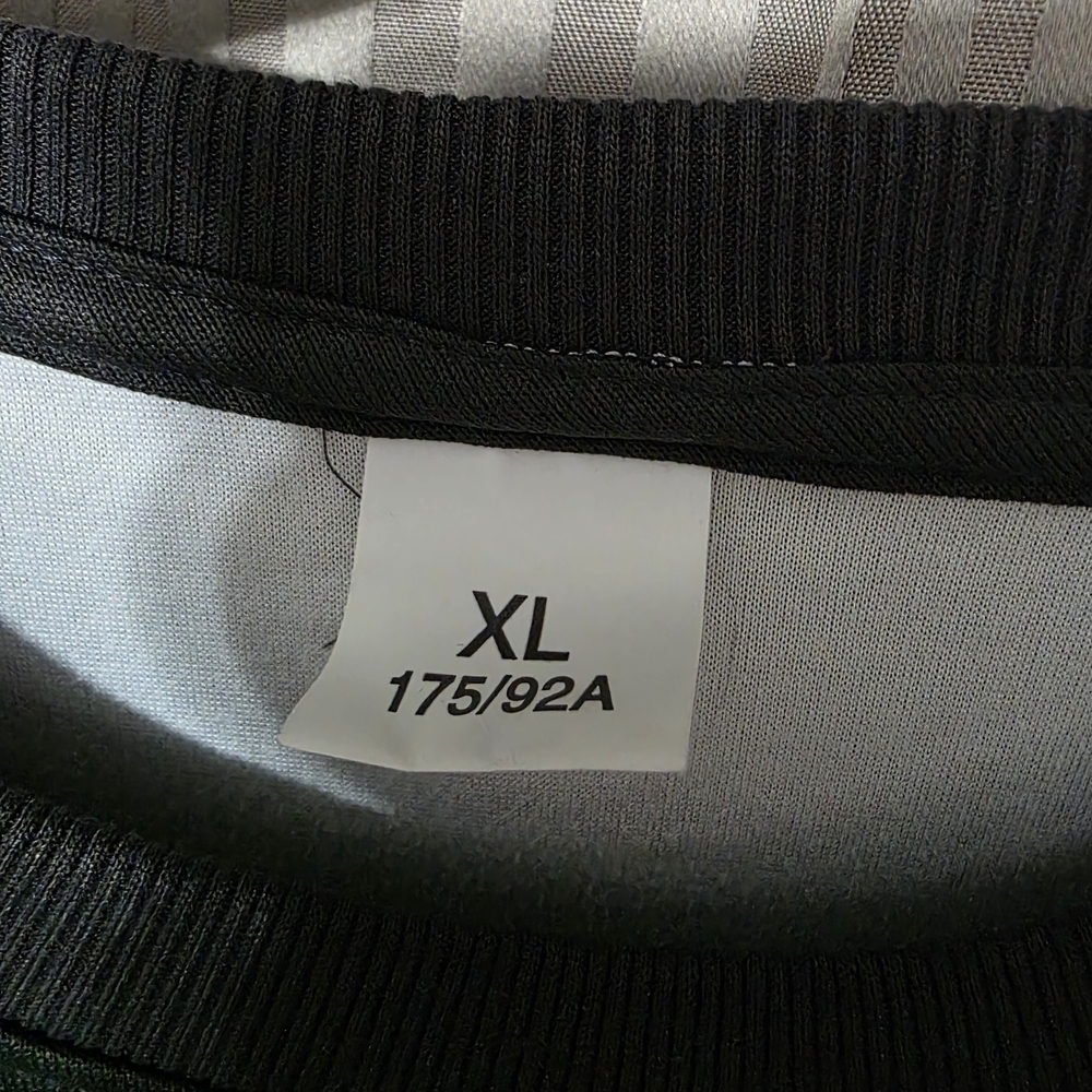 Source Unknown Black Sweatshirt With Colorful Pri… - image 4